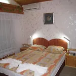 Summer House 3*