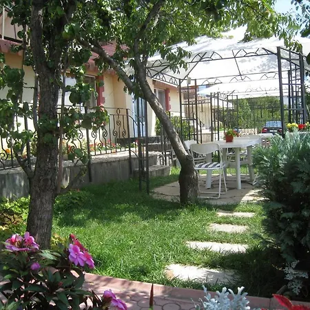 Summer House 3*
